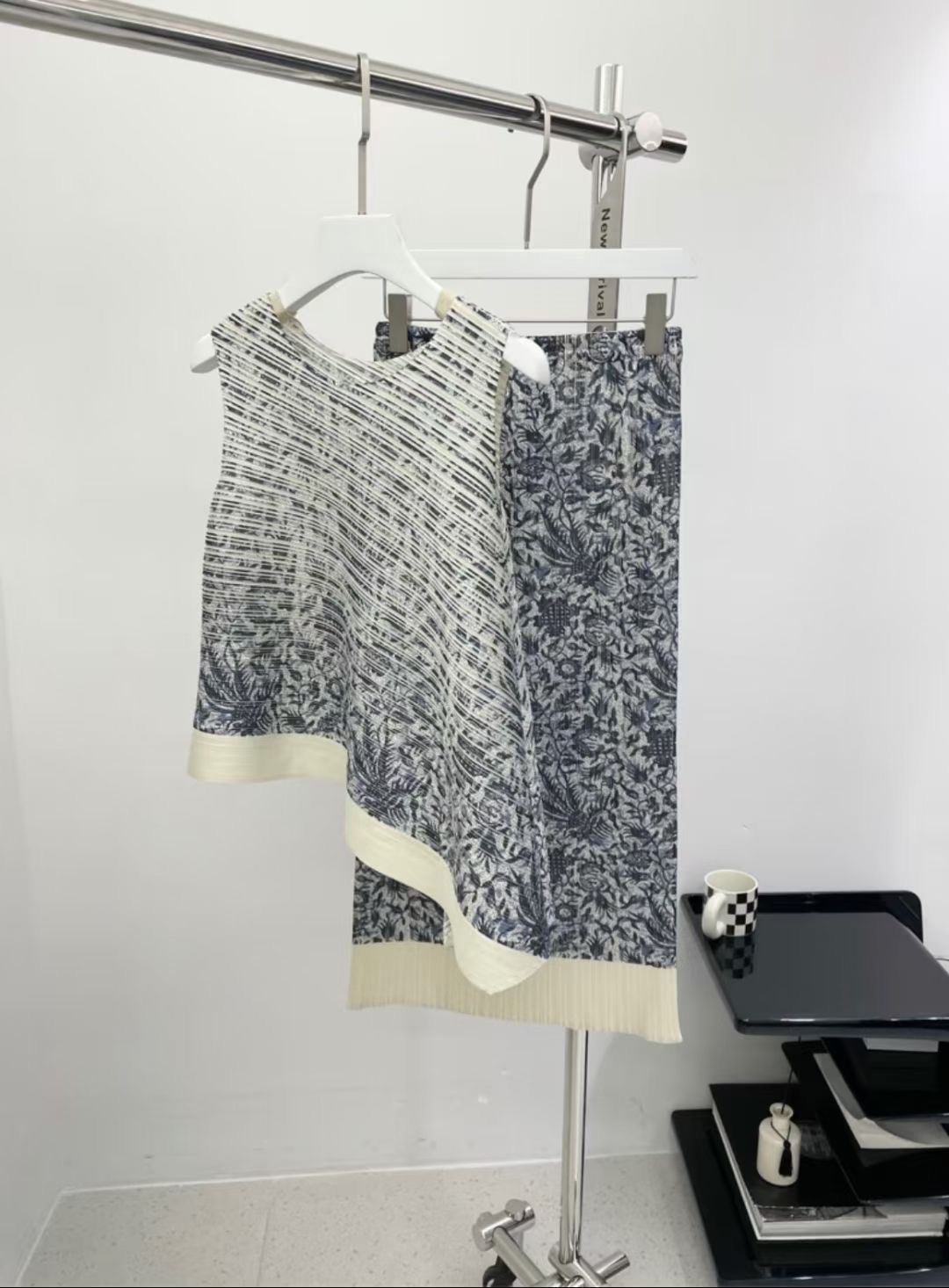 Miyake Pleated Fashion Set Ski - Sleeveless Undershirt บทวิจารณ์และราคา